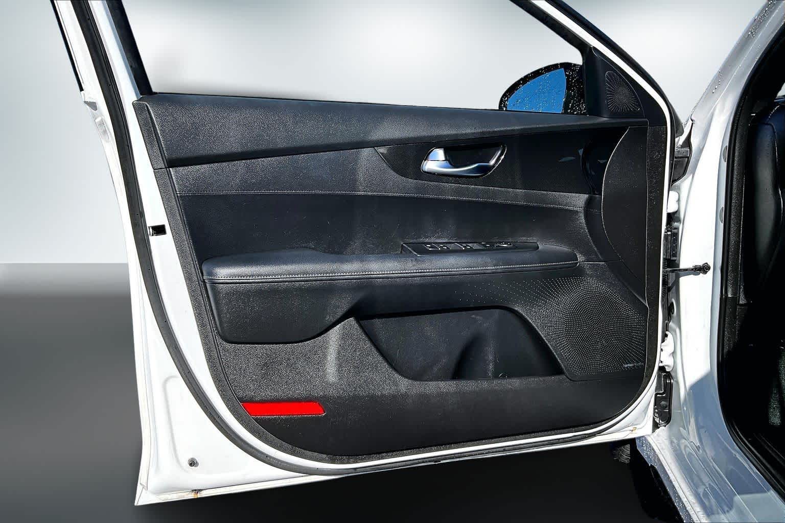 Thumbnail: 2023 Kia Forte - 27