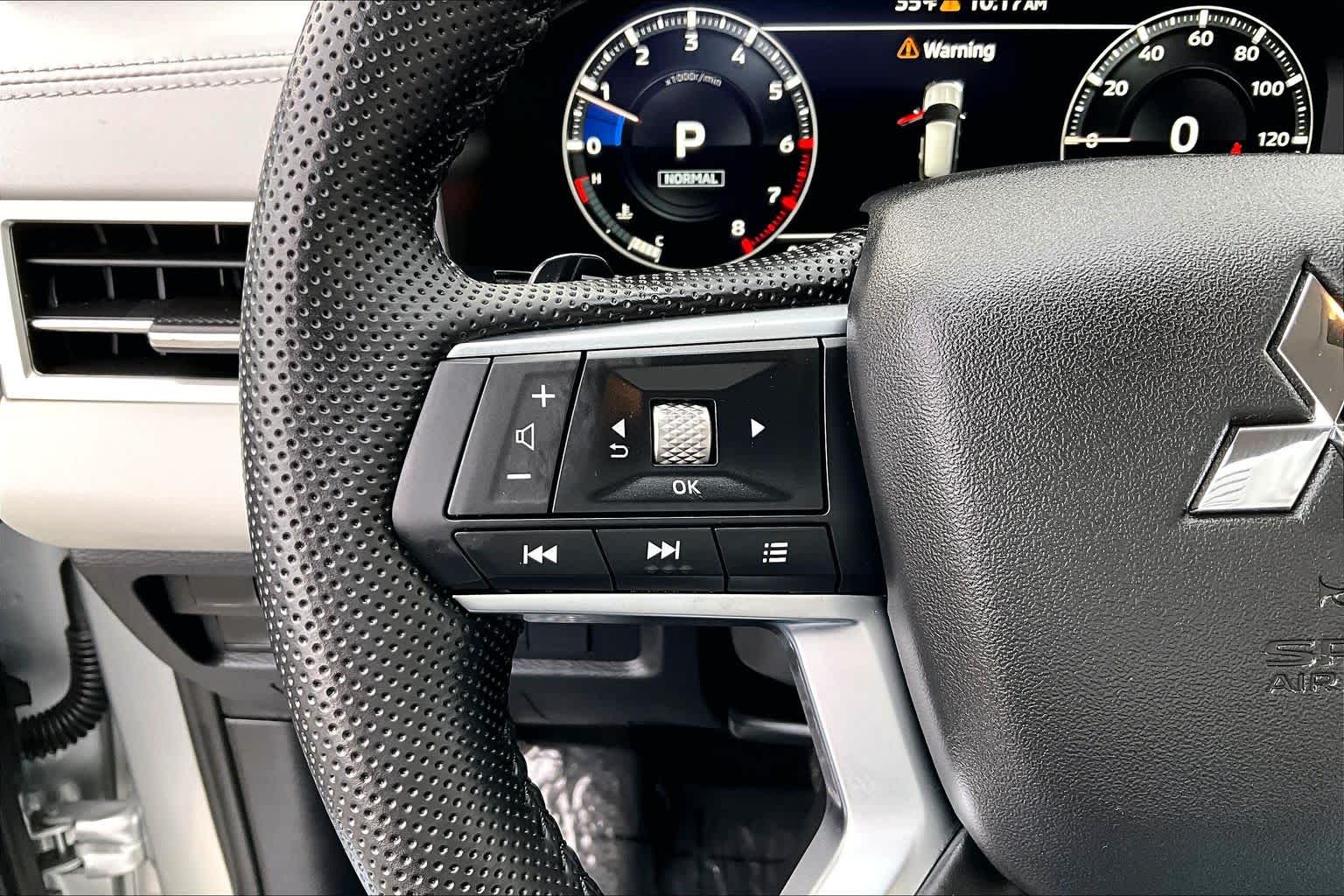 Thumbnail: 2024 Mitsubishi Outlander - 24