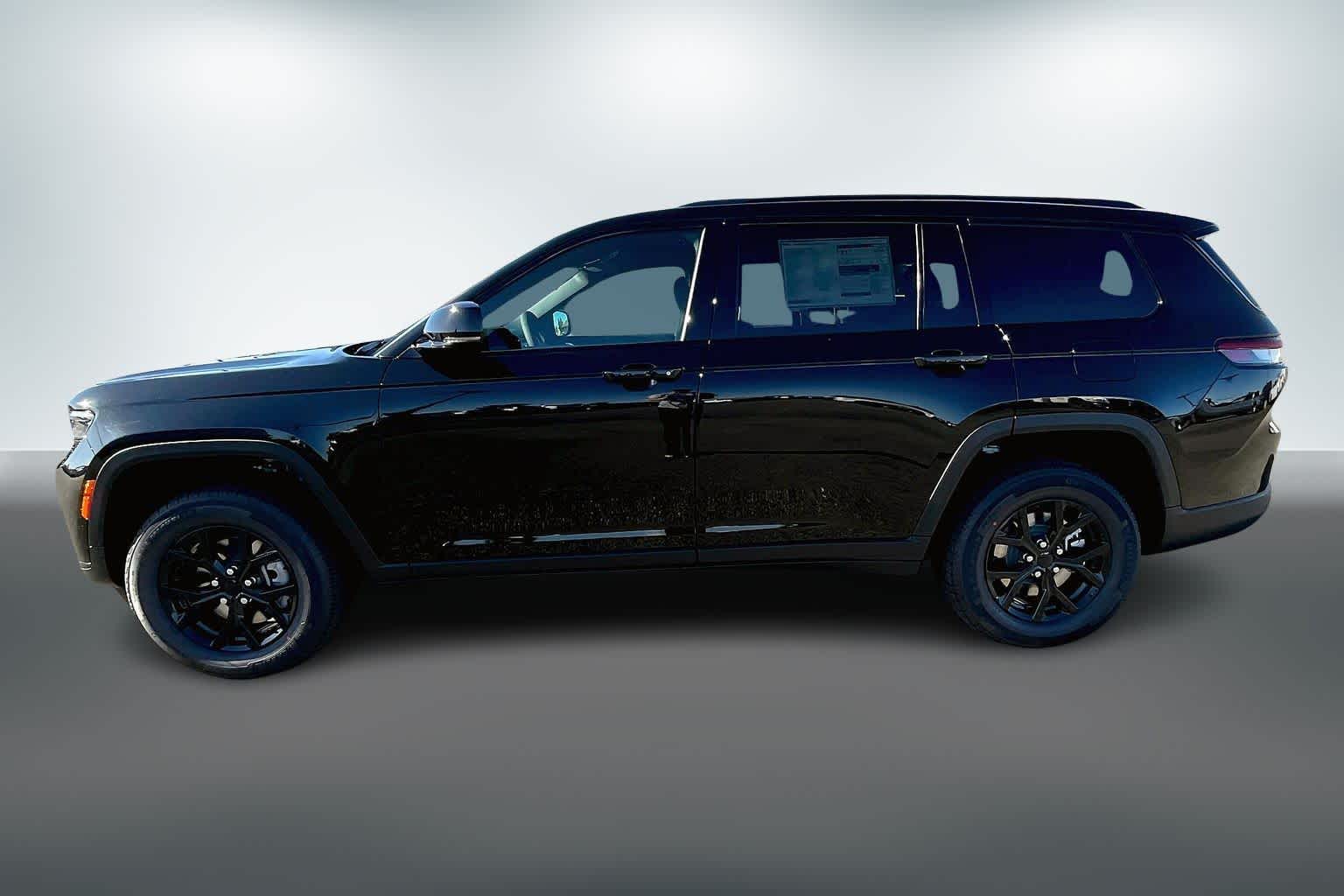 Thumbnail: 2025 Jeep Grand Cherokee - 3