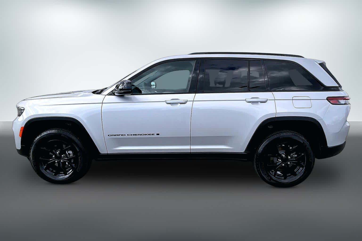 Thumbnail: 2025 Jeep Grand Cherokee - 3