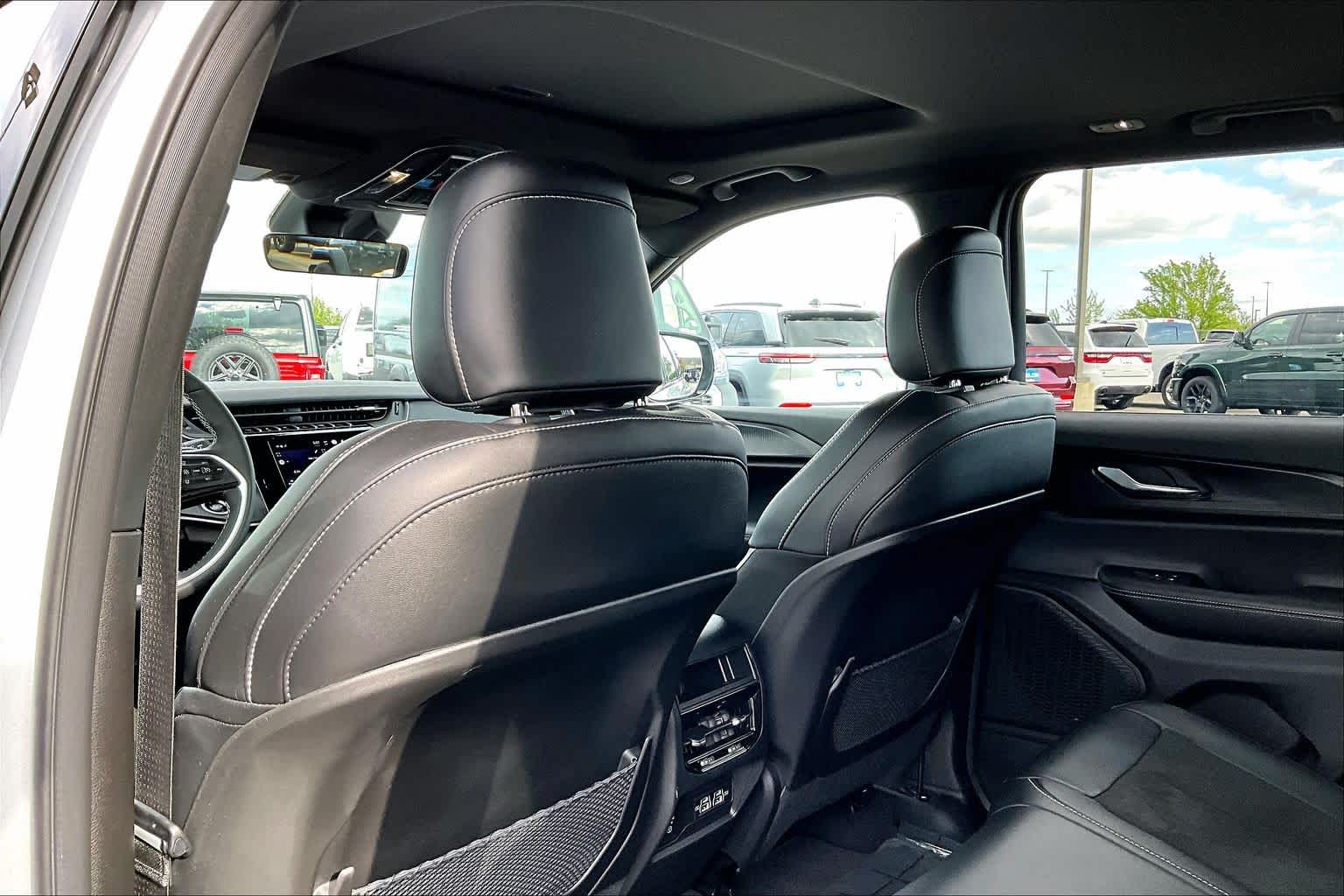 Thumbnail: 2025 Jeep Grand Cherokee - 12