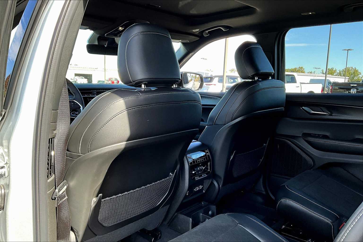 Thumbnail: 2025 Jeep Grand Cherokee - 12