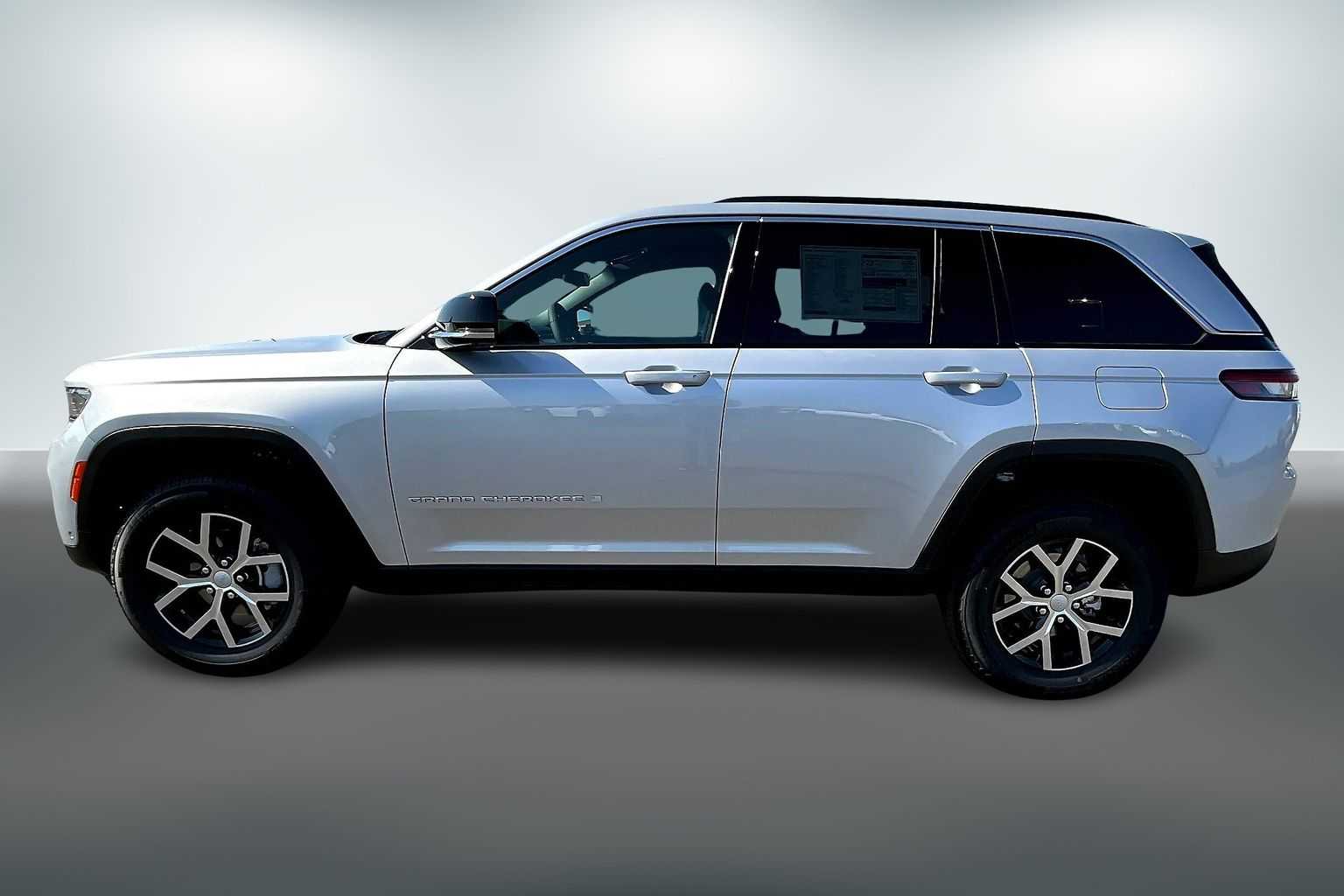 Thumbnail: 2025 Jeep Grand Cherokee - 3