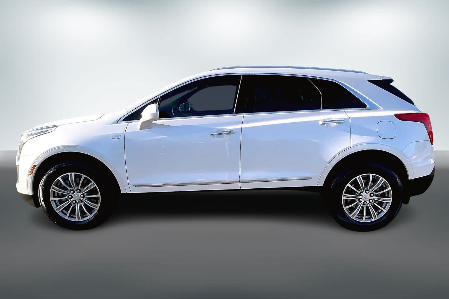 Thumbnail: 2017 Cadillac XT5 - 3
