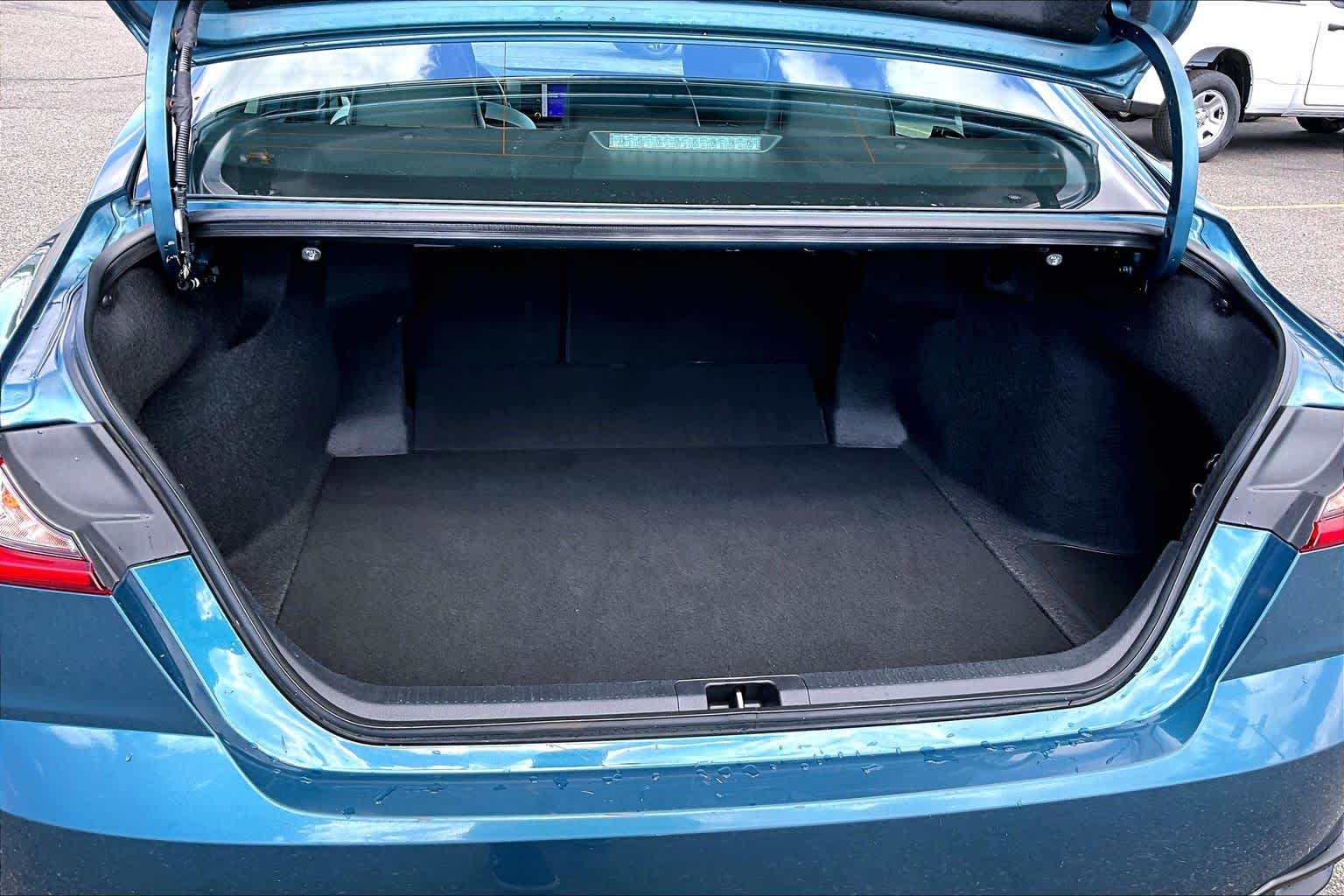 Thumbnail: 2025 Toyota Camry - 18