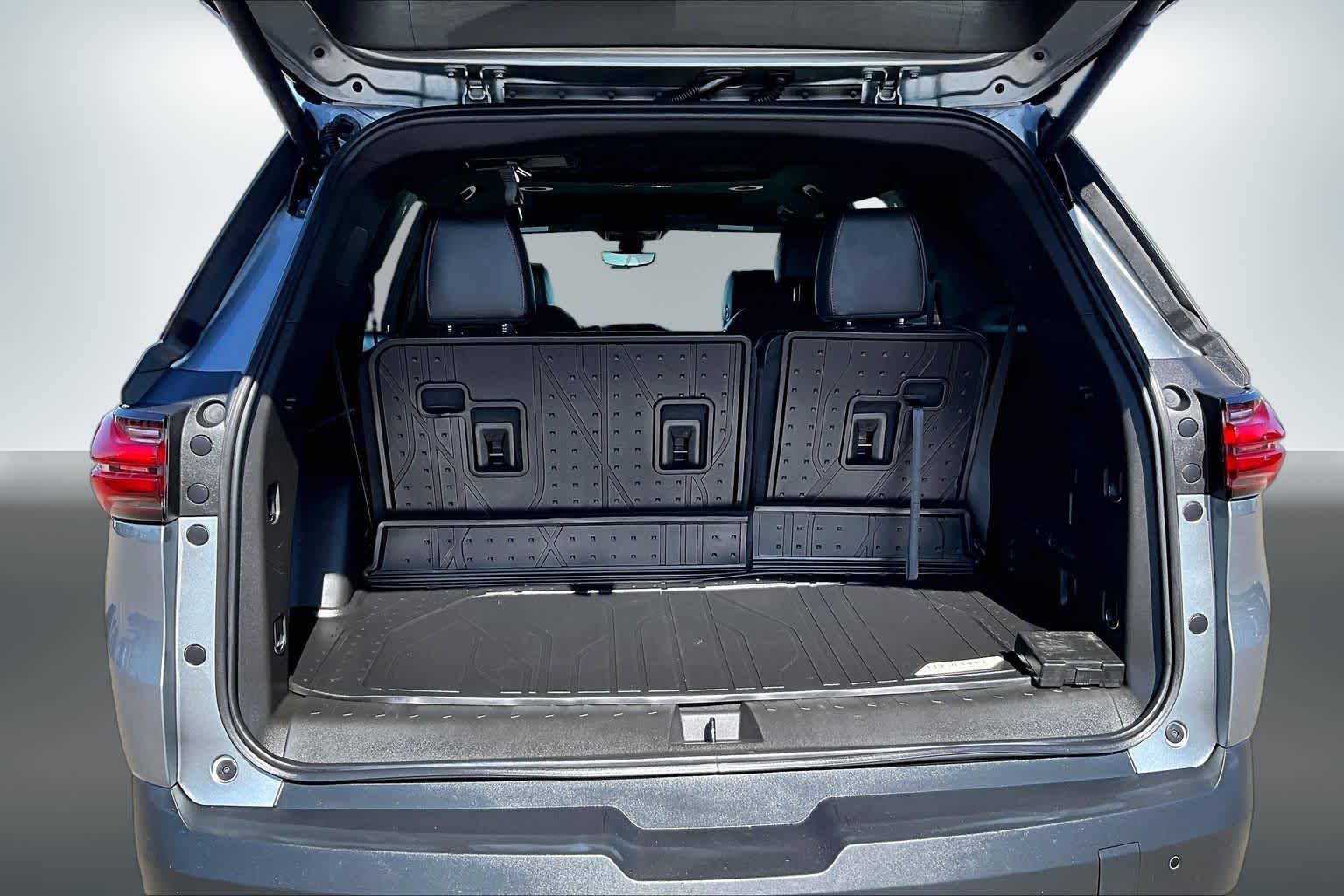 Thumbnail: 2023 Chevrolet Traverse - 17