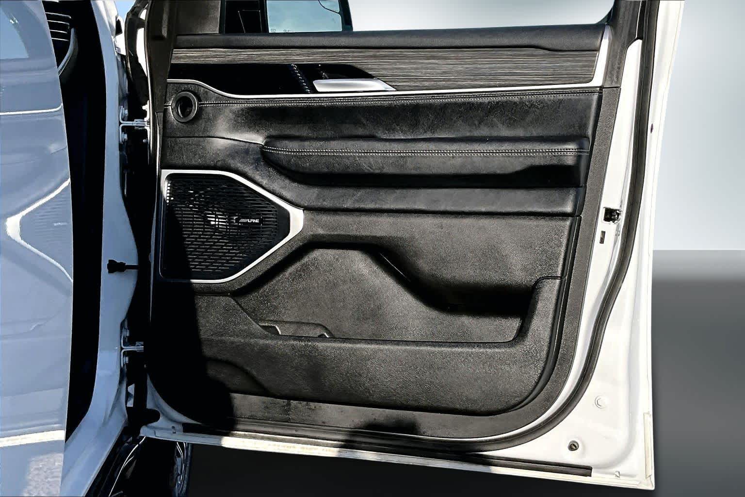 Thumbnail: 2024 Jeep Wagoneer - 28