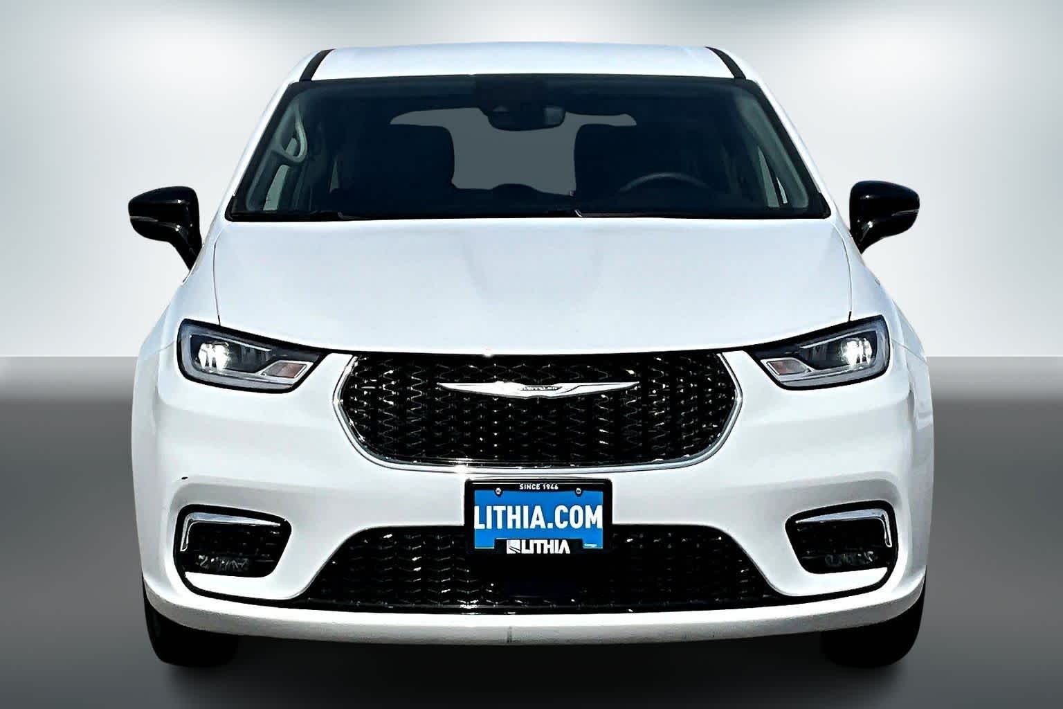 Thumbnail: 2024 Chrysler Pacifica - 6