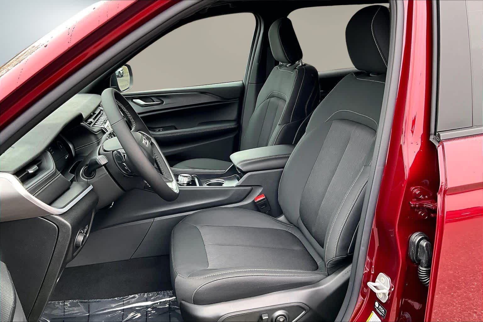 Thumbnail: 2025 Jeep Grand Cherokee - 11