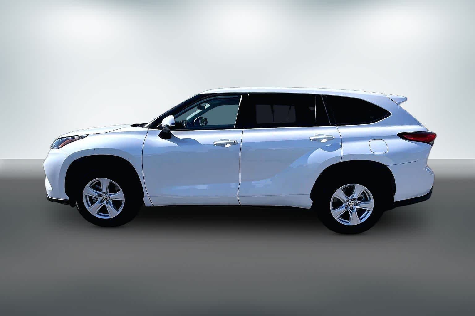 Thumbnail: 2022 Toyota Highlander - 3