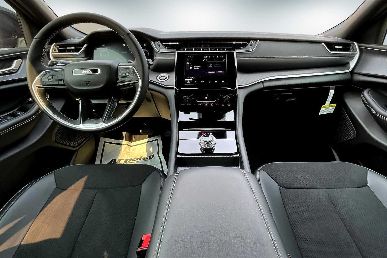 Thumbnail: 2025 Jeep Grand Cherokee - 10