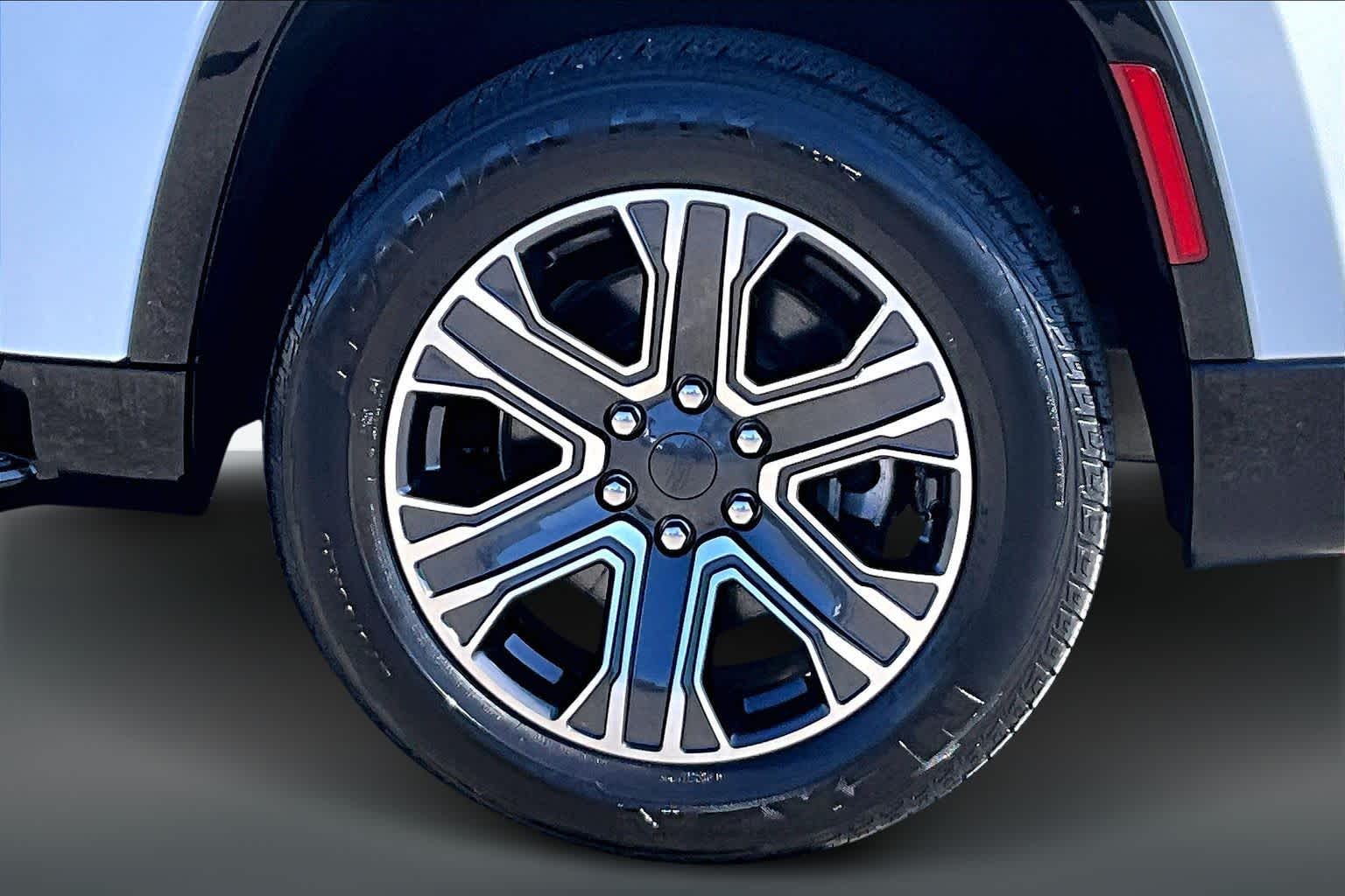 Thumbnail: 2024 Jeep Wagoneer - 34