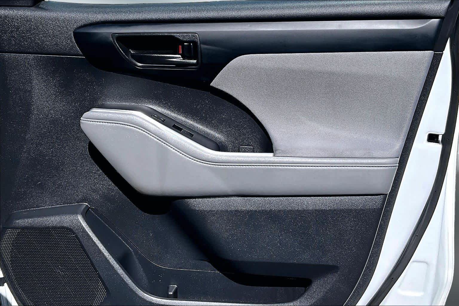Thumbnail: 2022 Toyota Highlander - 28