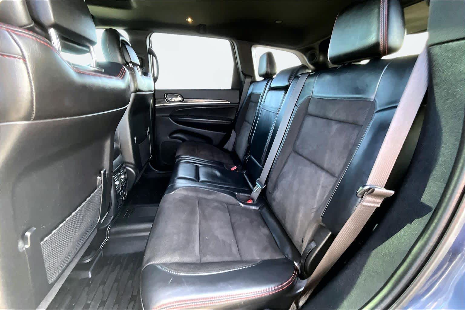 Thumbnail: 2020 Jeep Grand Cherokee - 29