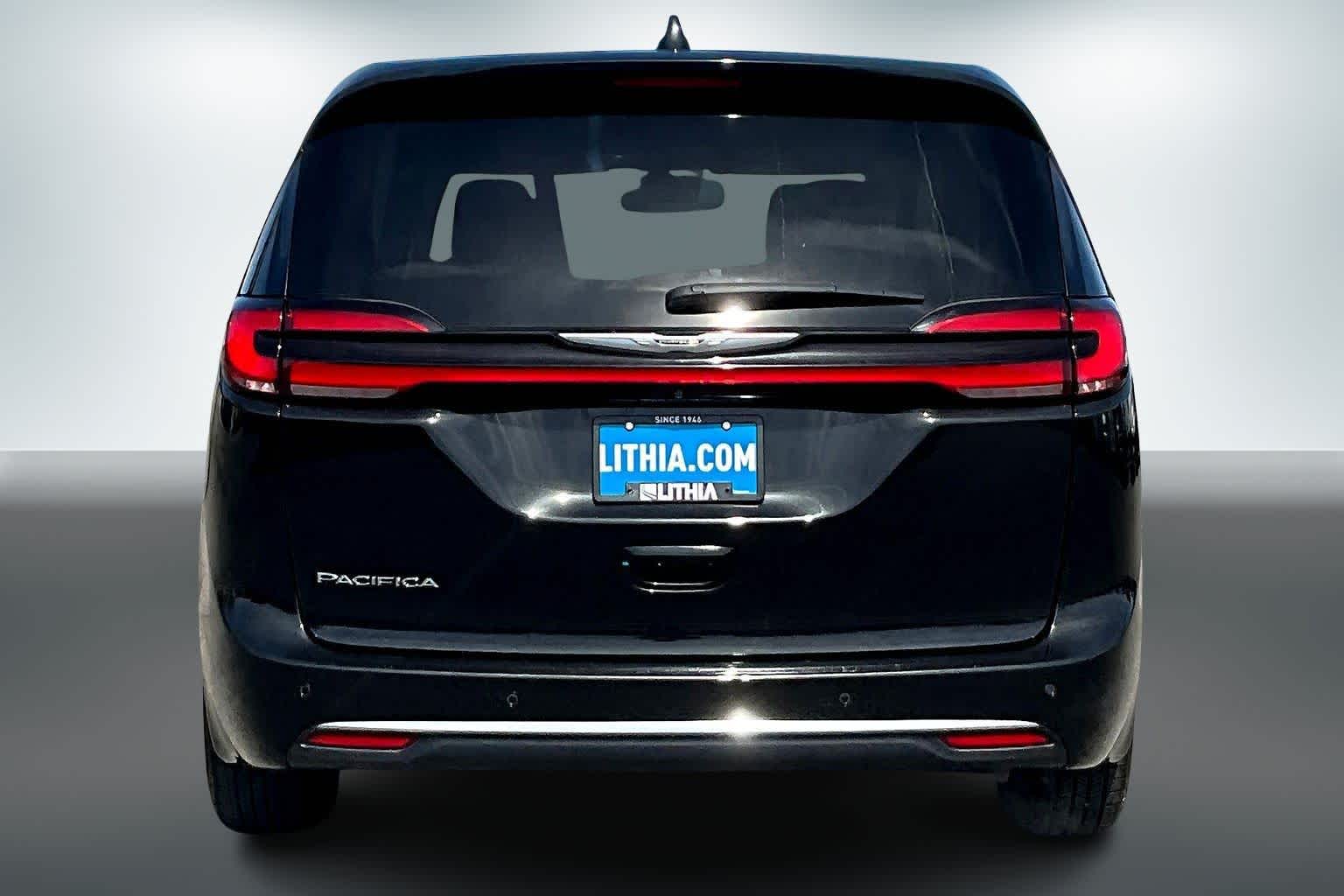 Thumbnail: 2023 Chrysler Pacifica - 4