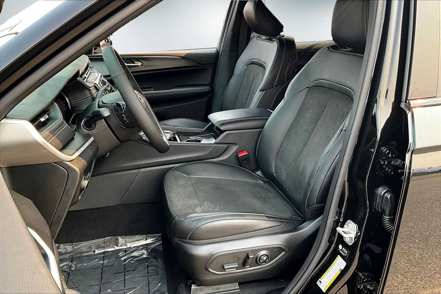 Thumbnail: 2025 Jeep Grand Cherokee - 11