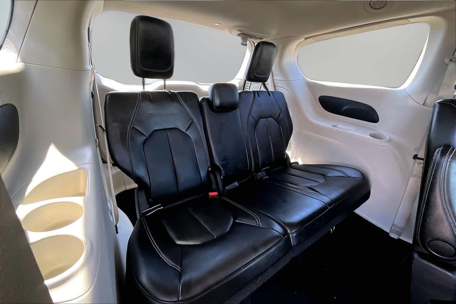 Thumbnail: 2024 Chrysler Pacifica - 31