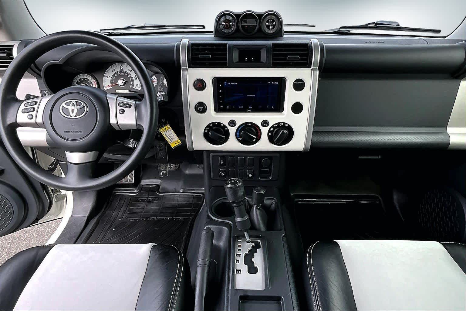 Thumbnail: 2014 Toyota FJ Cruiser - 10