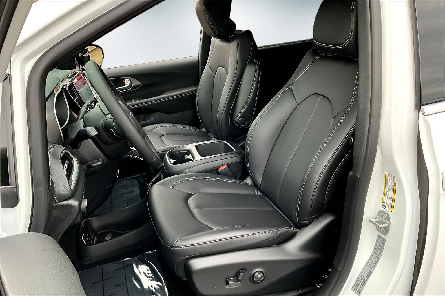 Thumbnail: 2026 Chrysler Pacifica - 11