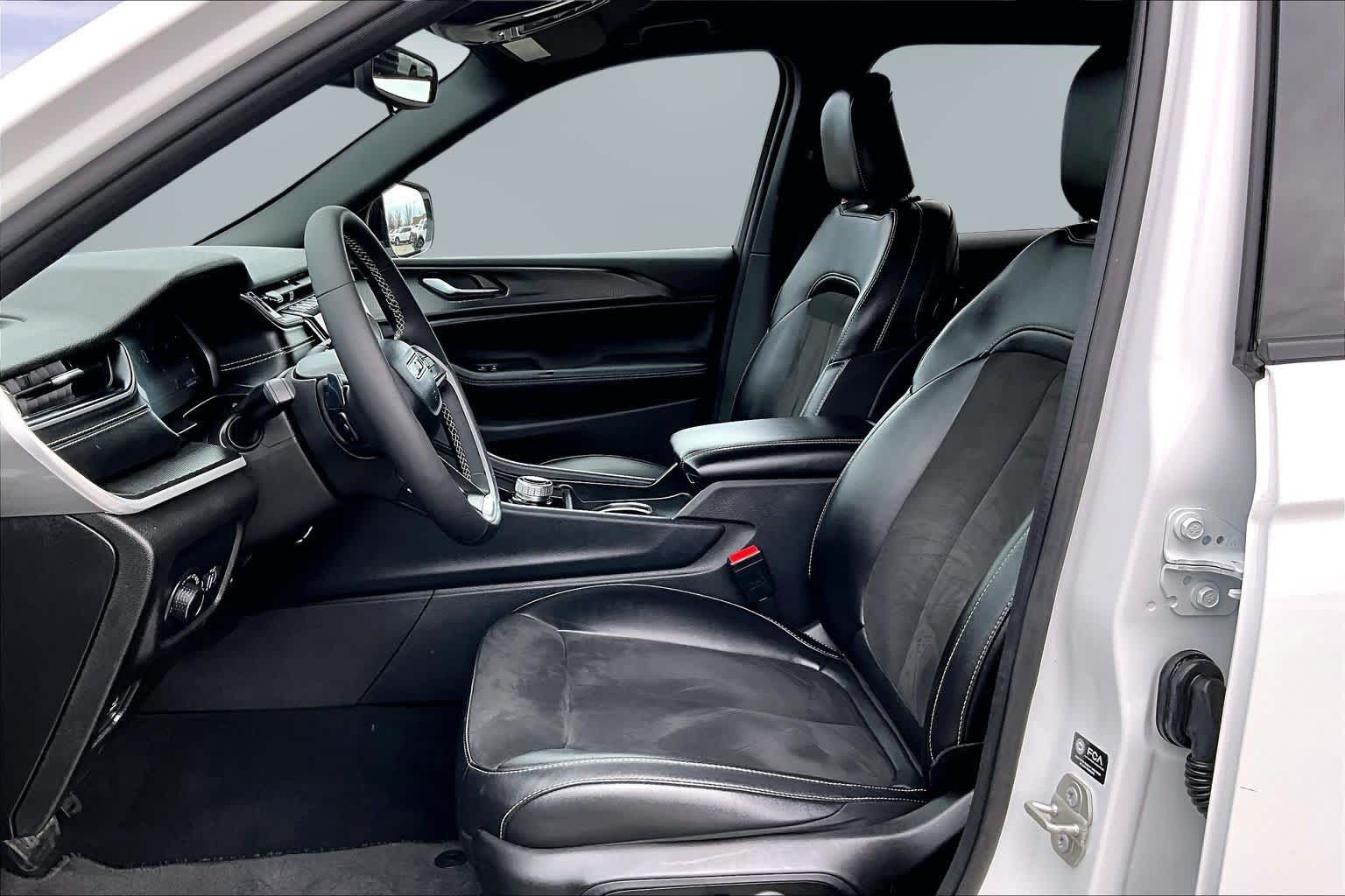 Thumbnail: 2024 Jeep Grand Cherokee - 11