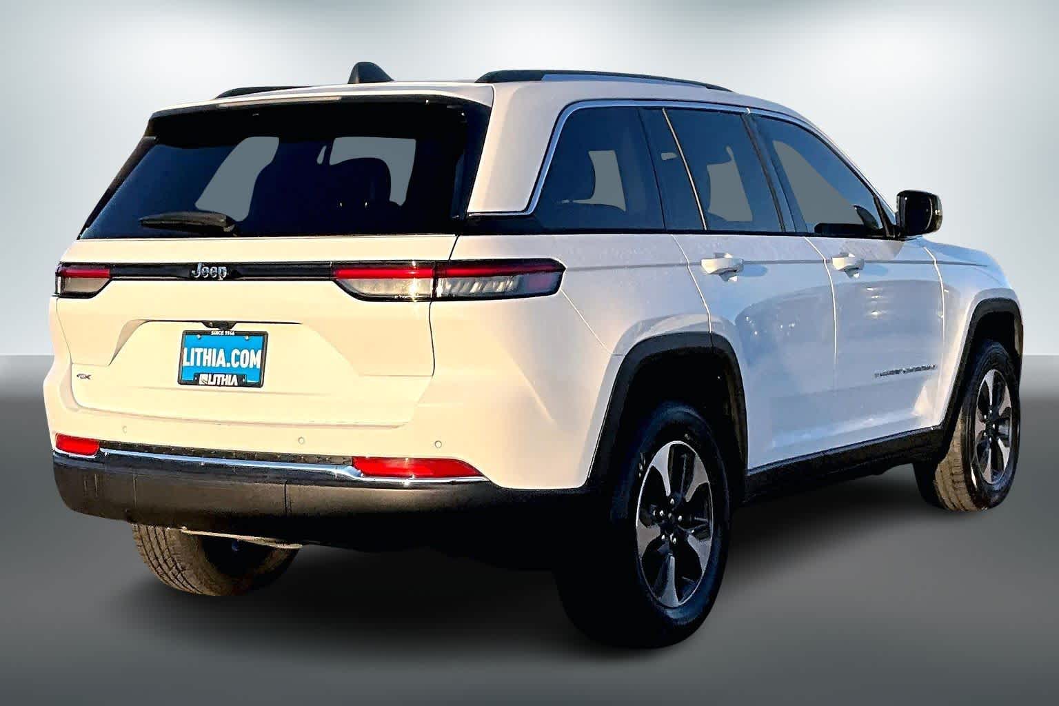 Thumbnail: 2024 Jeep Grand Cherokee - 21