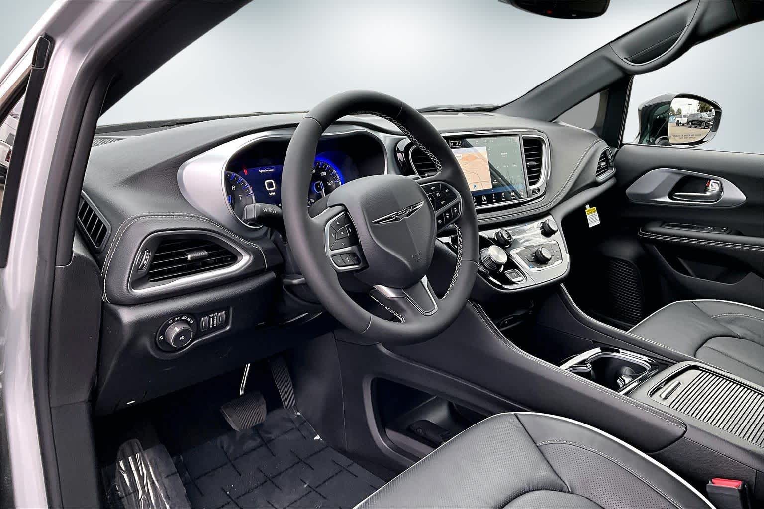 Thumbnail: 2026 Chrysler Pacifica - 2