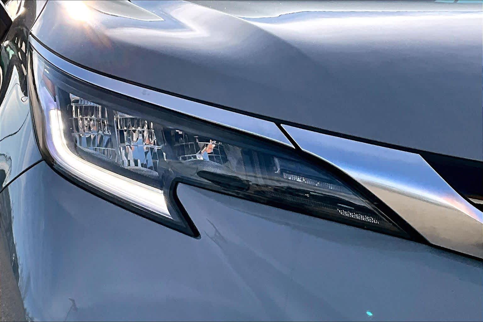 Thumbnail: 2024 Toyota Sienna - 33