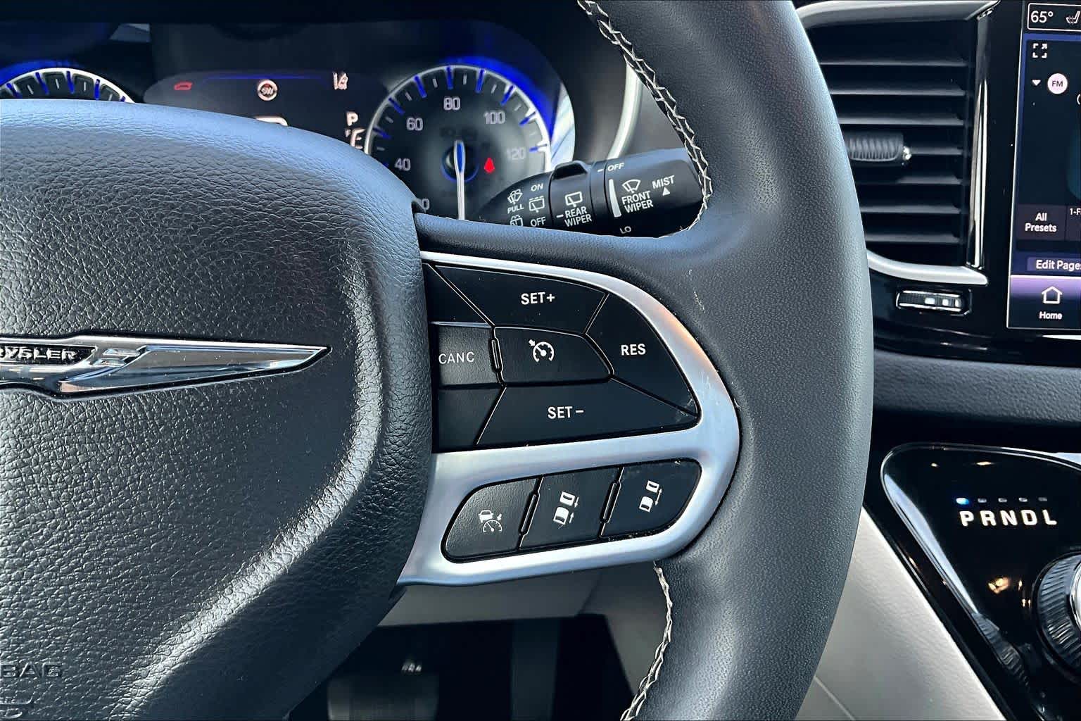 Thumbnail: 2023 Chrysler Pacifica - 24