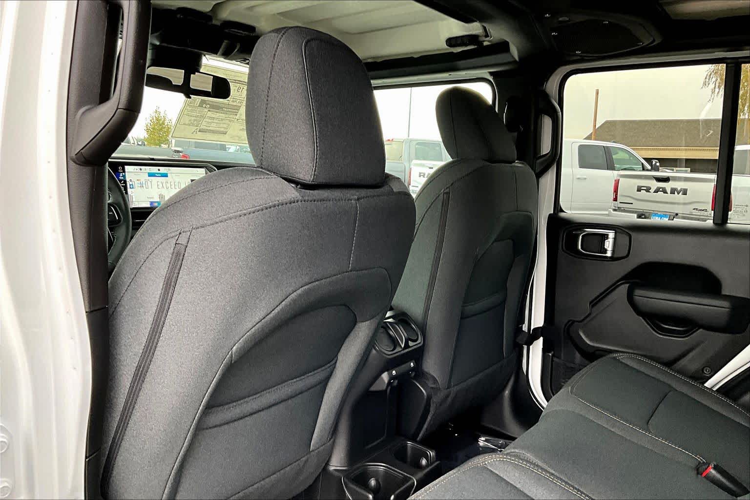 Thumbnail: 2025 Jeep Gladiator - 12