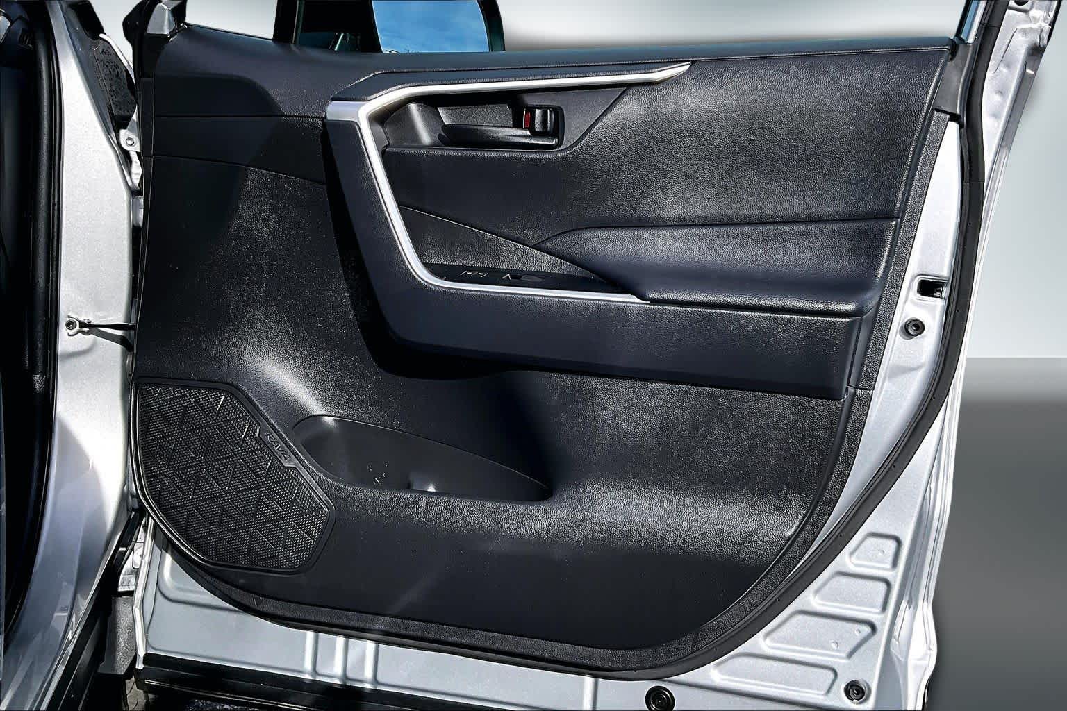 Thumbnail: 2025 Toyota RAV4 - 28