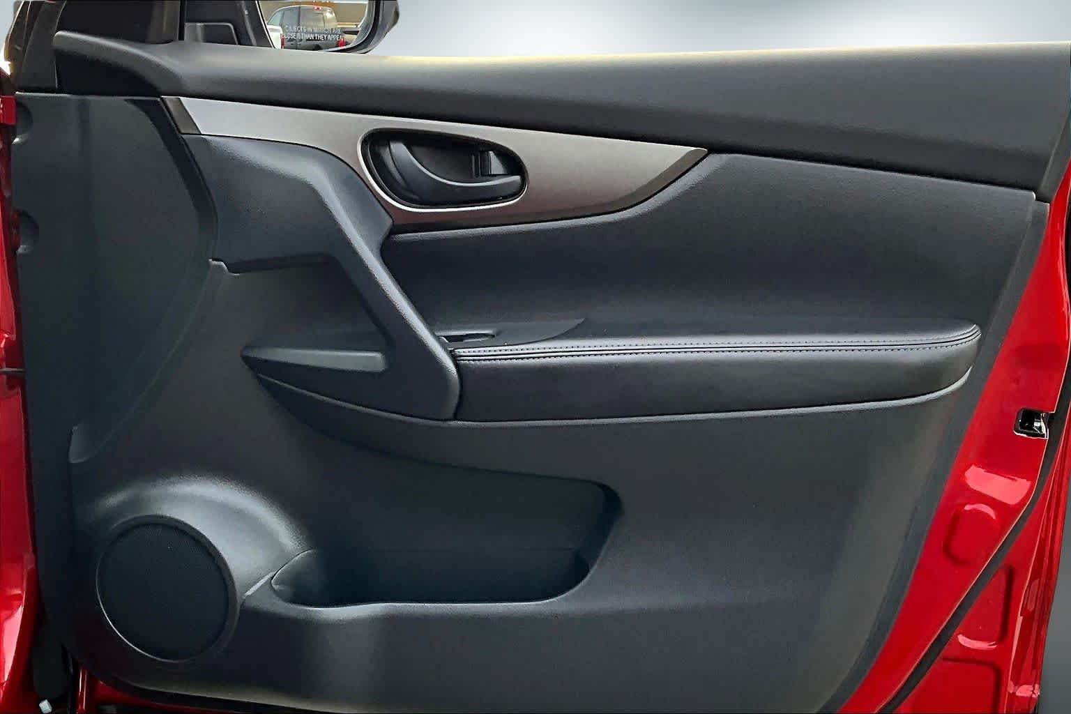 Thumbnail: 2021 Nissan Rogue Sport - 28