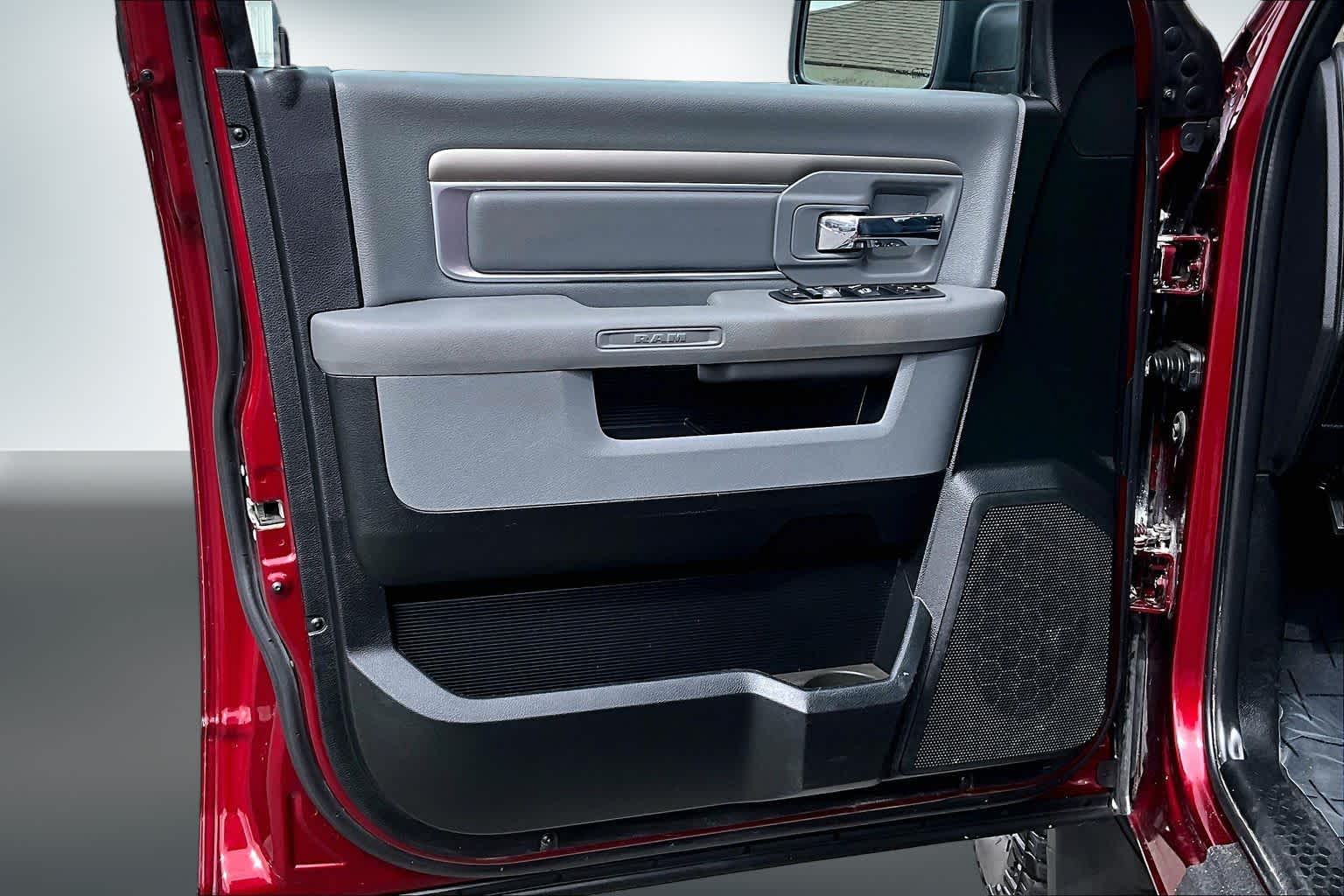 Thumbnail: 2019 RAM 1500 Classic - 26