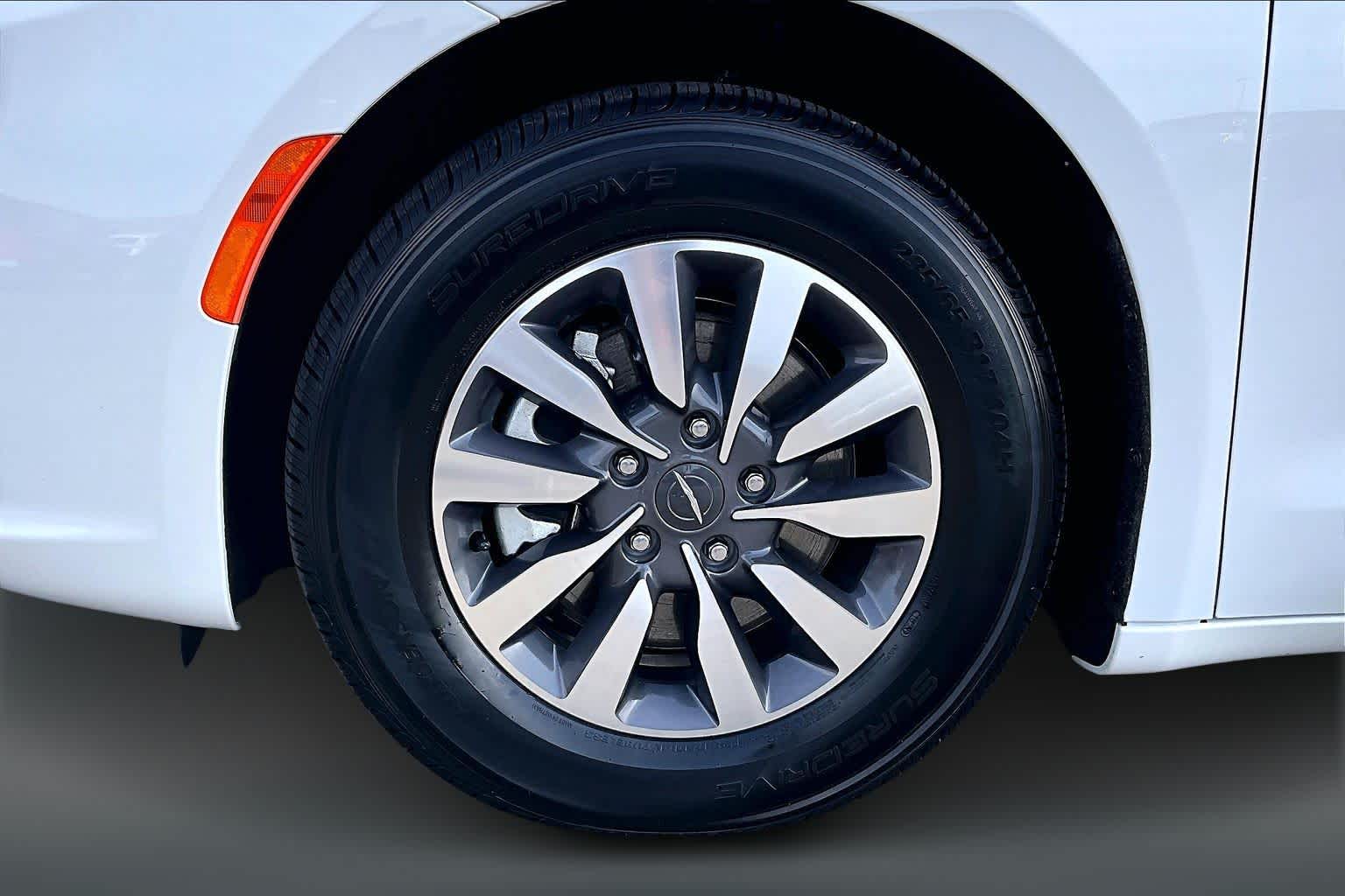 Thumbnail: 2024 Chrysler Pacifica - 8