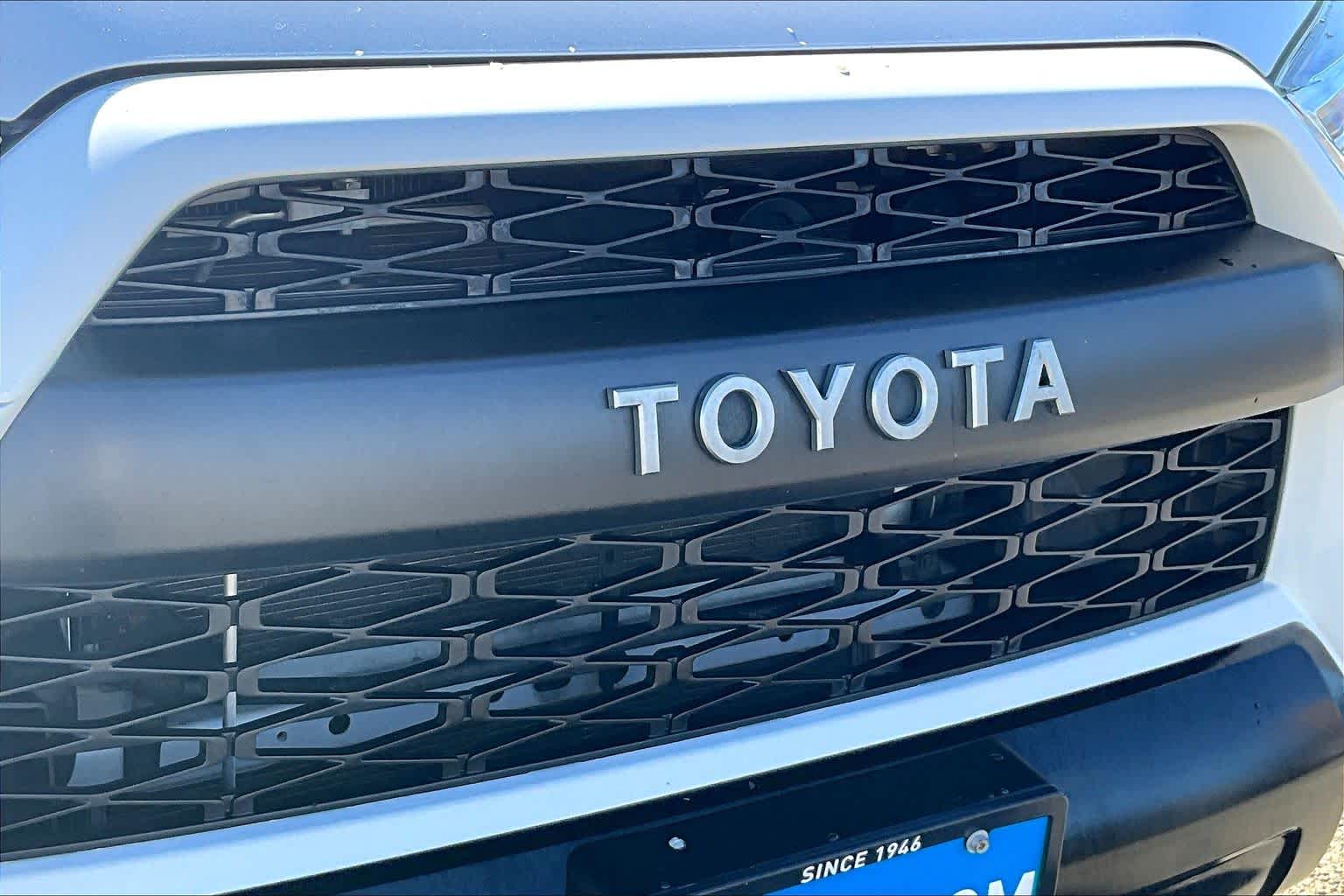 Thumbnail: 2019 Toyota 4Runner - 32