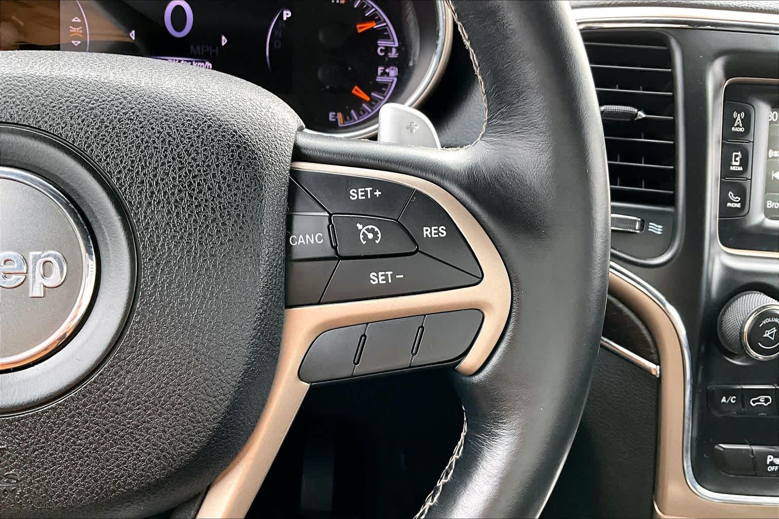 Thumbnail: 2016 Jeep Grand Cherokee - 25