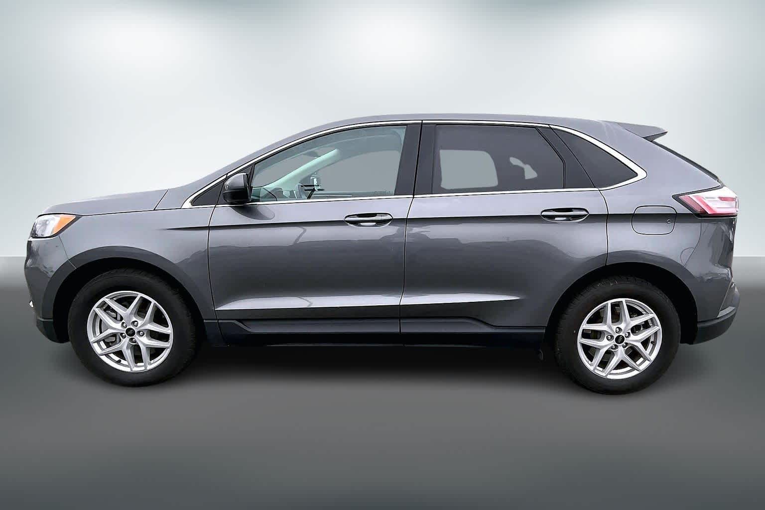 2024 Ford Edge SEL photo 3