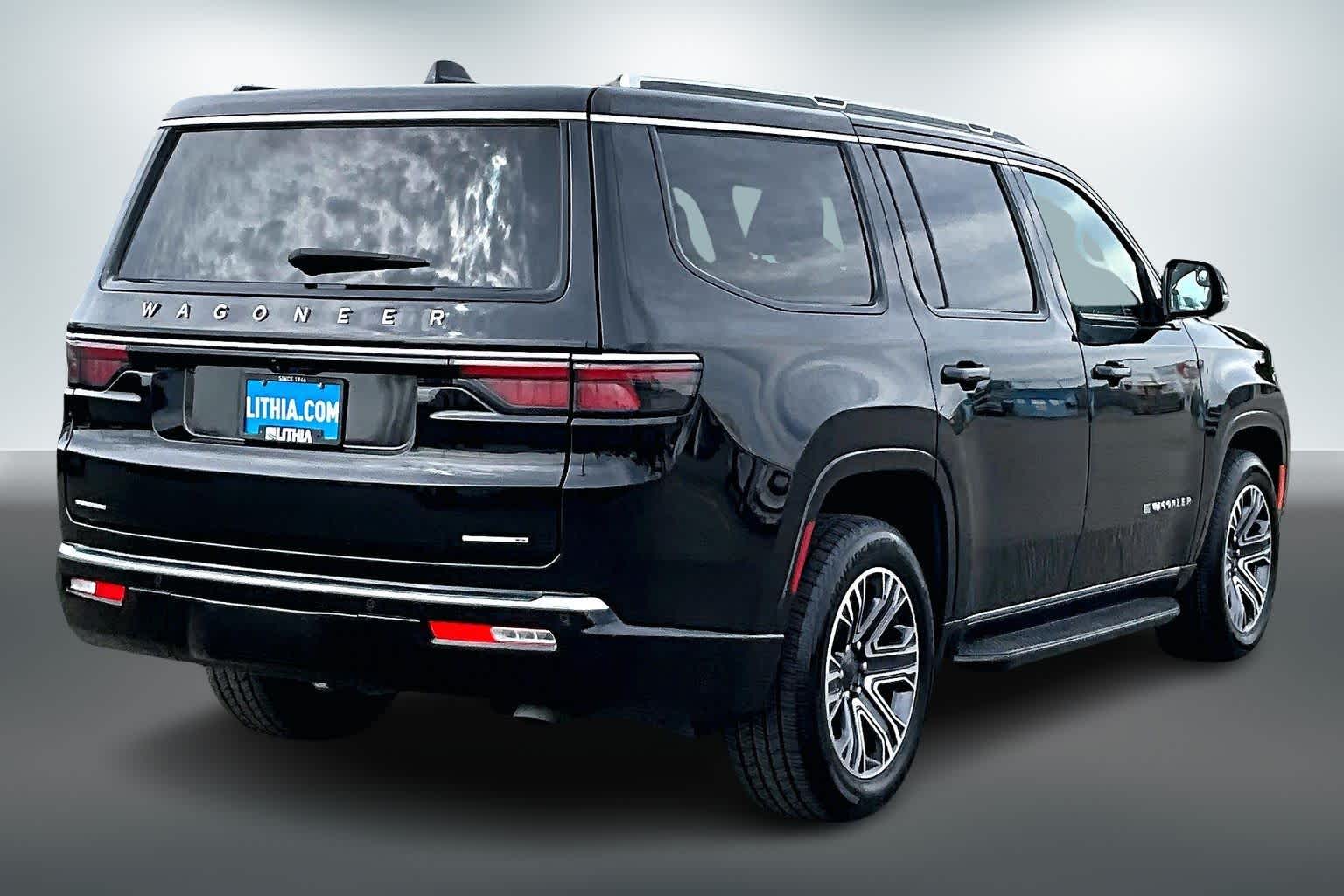 Thumbnail: 2023 Jeep Wagoneer - 21
