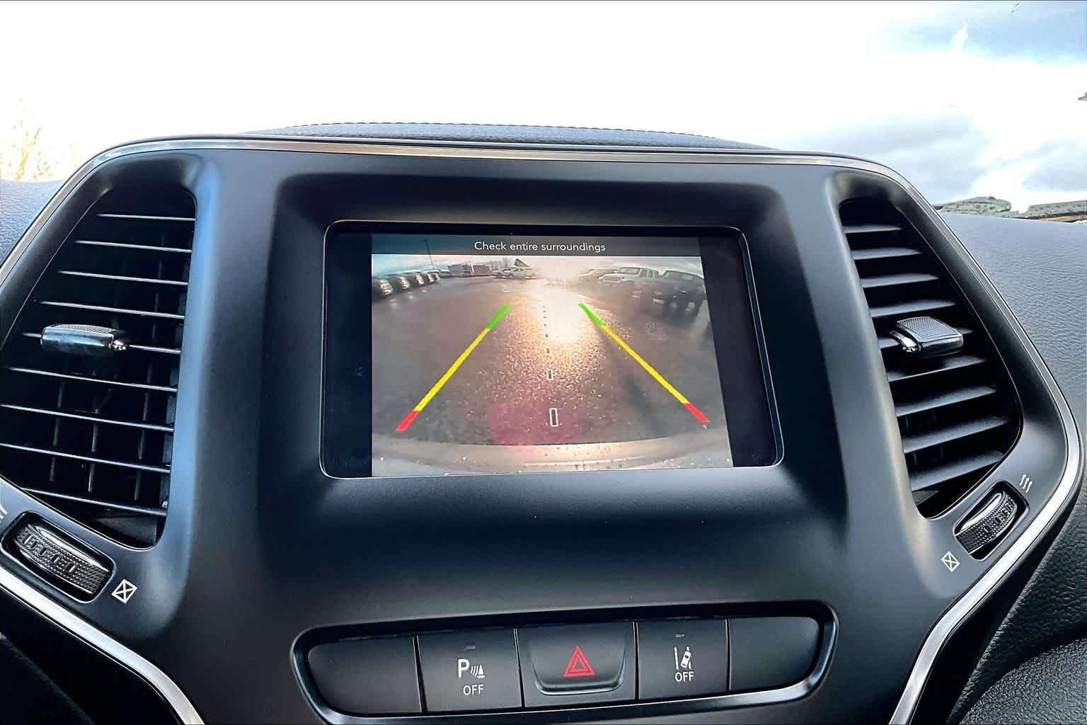 Thumbnail: 2021 Jeep Cherokee - 26