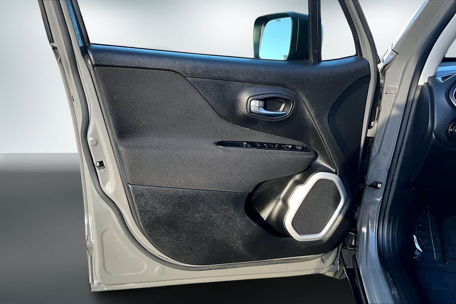 Thumbnail: 2021 Jeep Renegade - 27