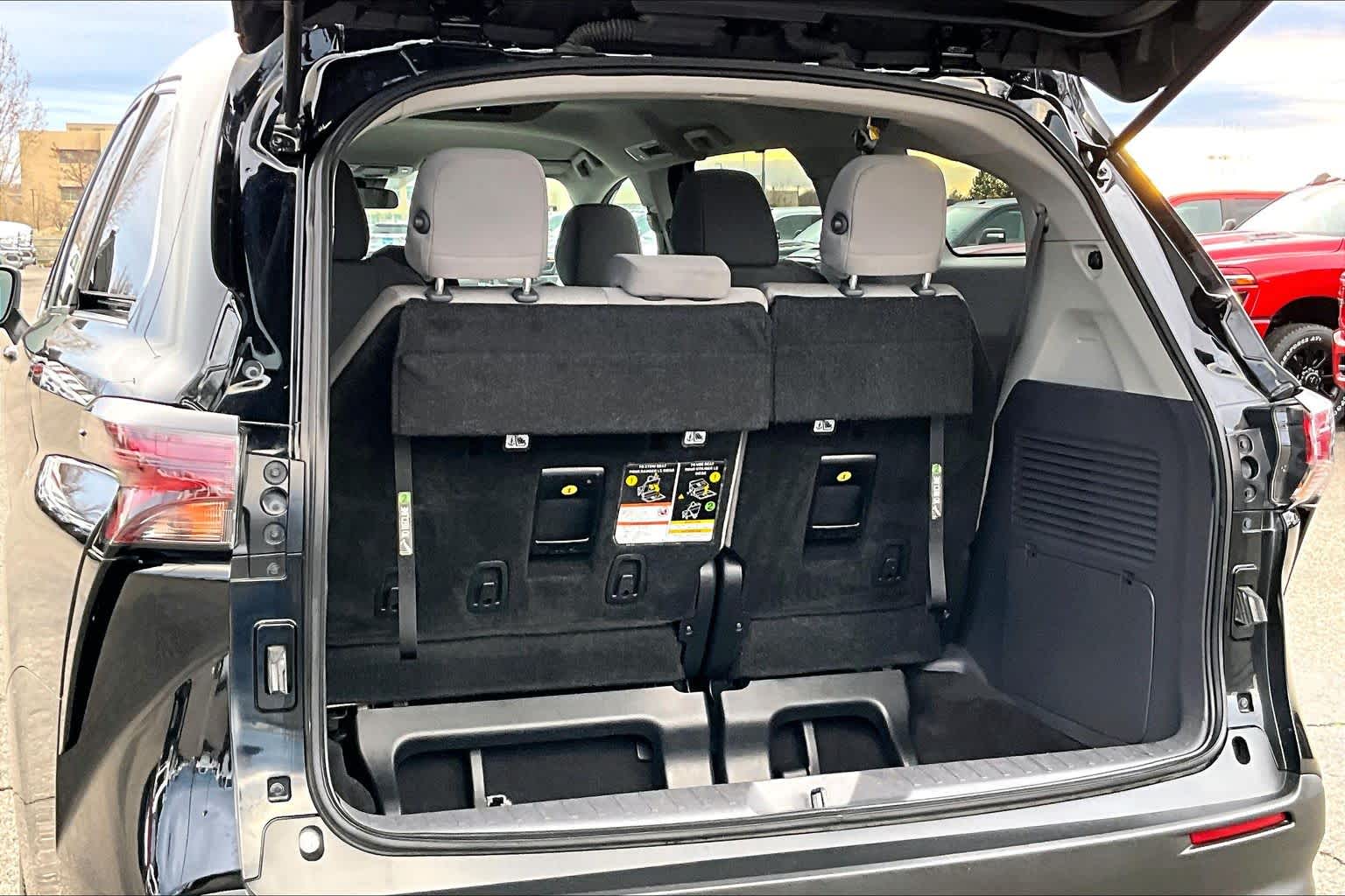 Thumbnail: 2024 Toyota Sienna - 18