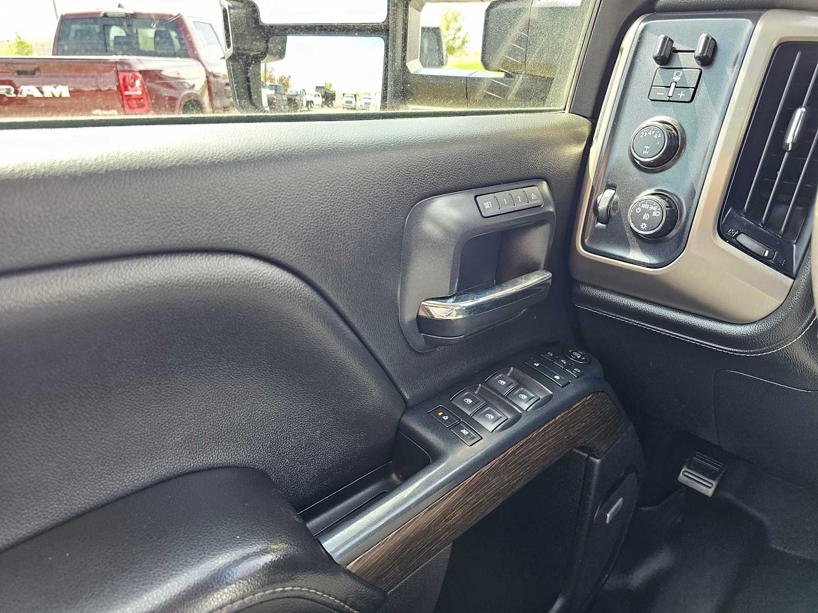 Thumbnail: 2018 GMC Sierra 3500 - 28