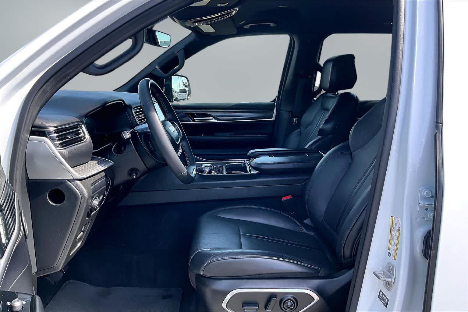 Thumbnail: 2024 Jeep Wagoneer - 11