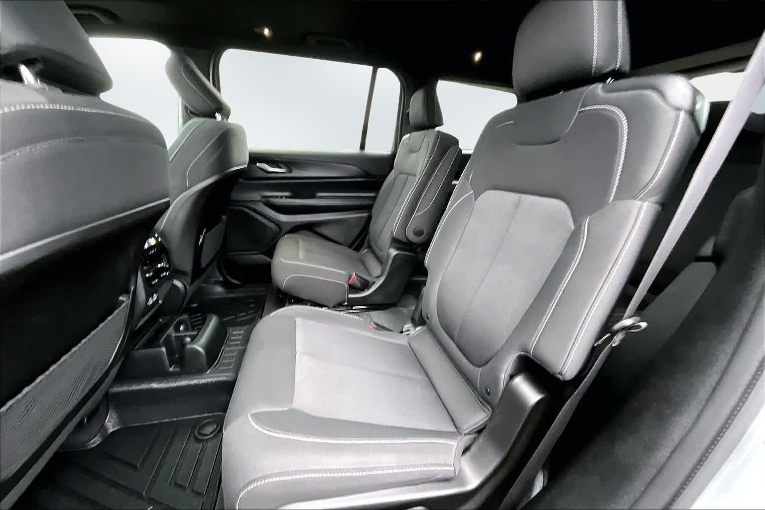 Thumbnail: 2024 Jeep Grand Cherokee L - 29