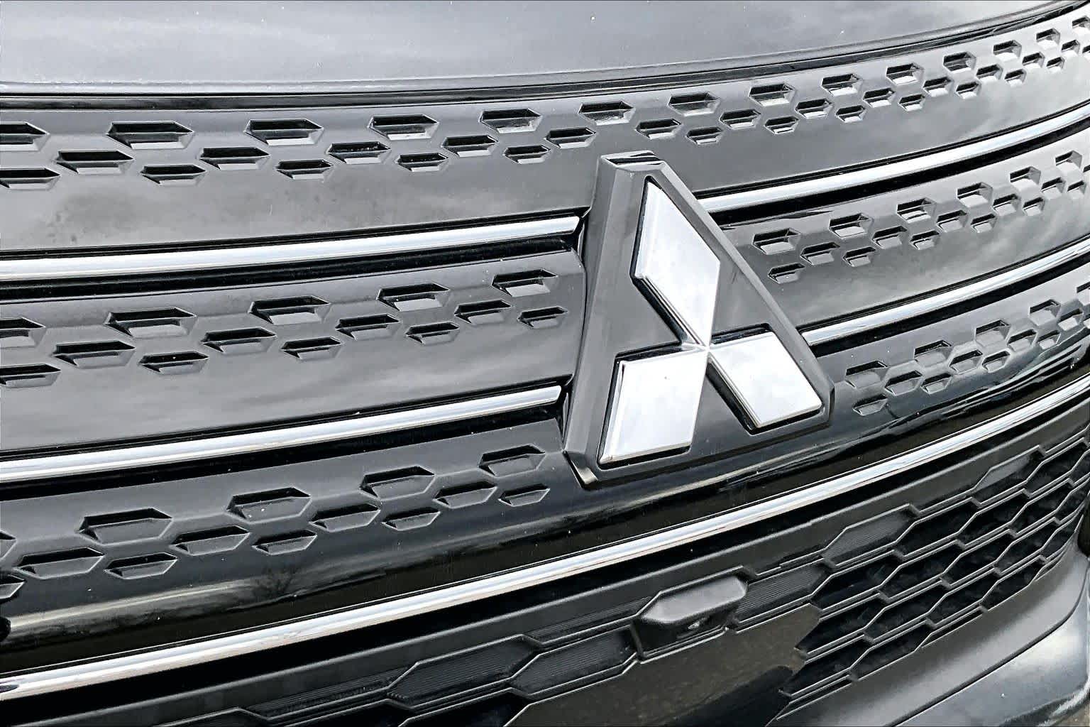 Thumbnail: 2022 Mitsubishi Outlander - 30