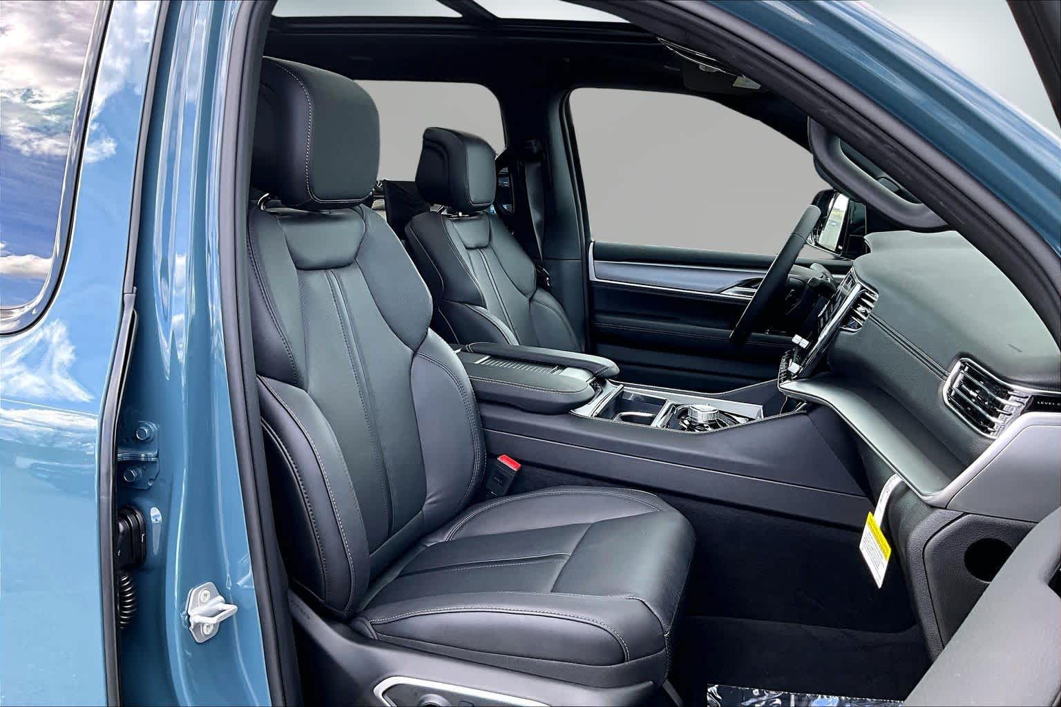 Thumbnail: 2026 Jeep Grand Wagoneer - 13