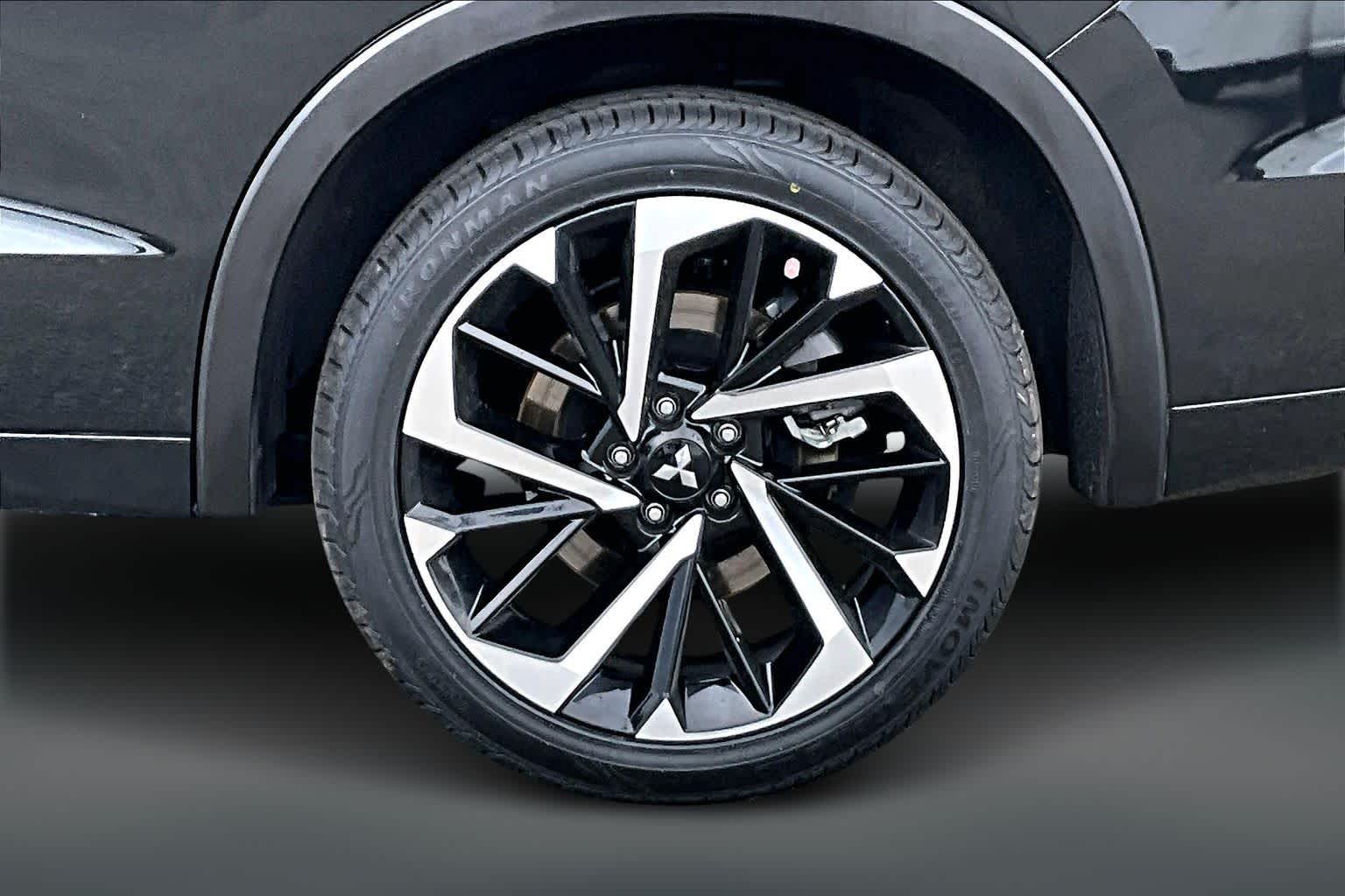 Thumbnail: 2022 Mitsubishi Outlander - 31