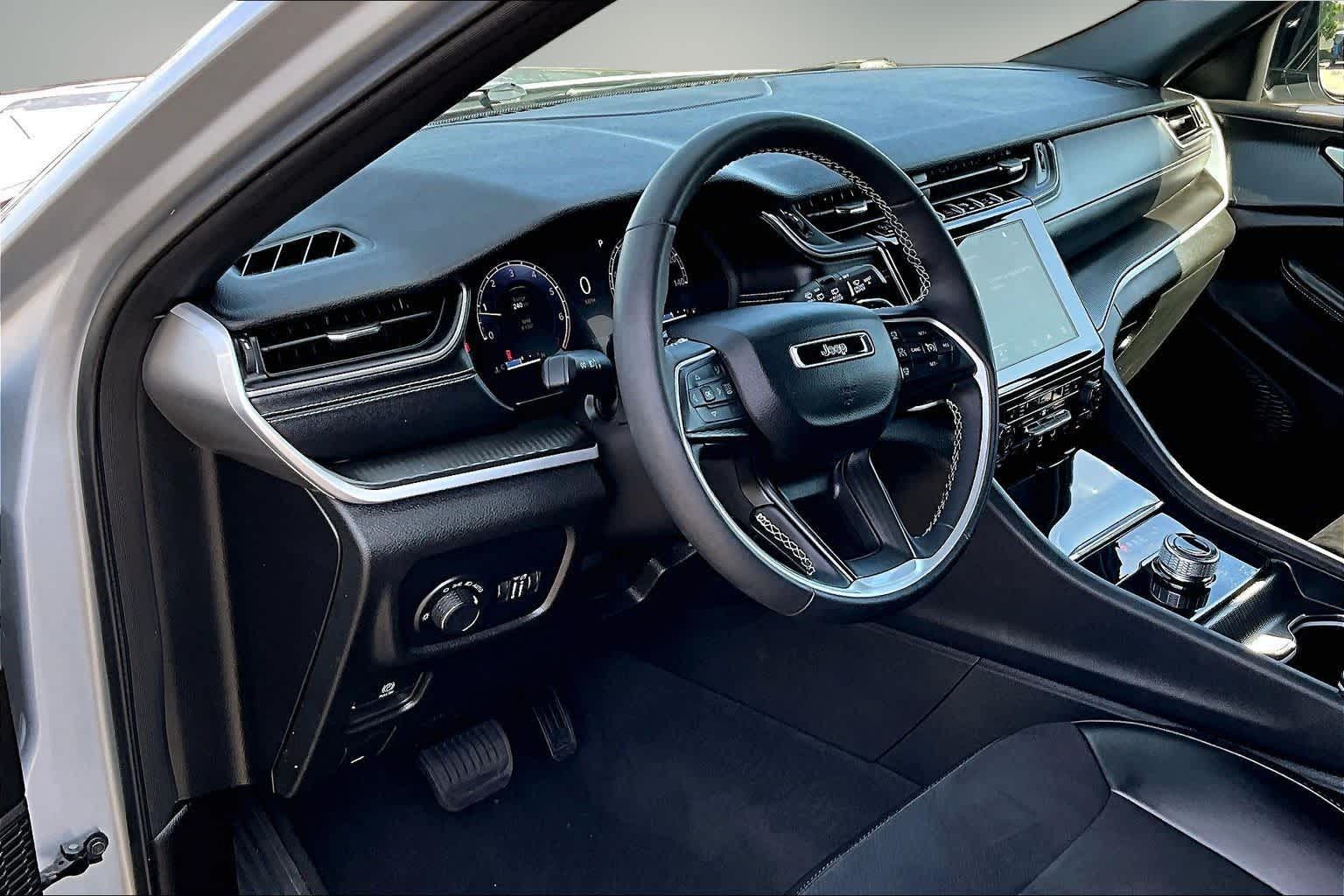 Thumbnail: 2024 Jeep Grand Cherokee L - 2
