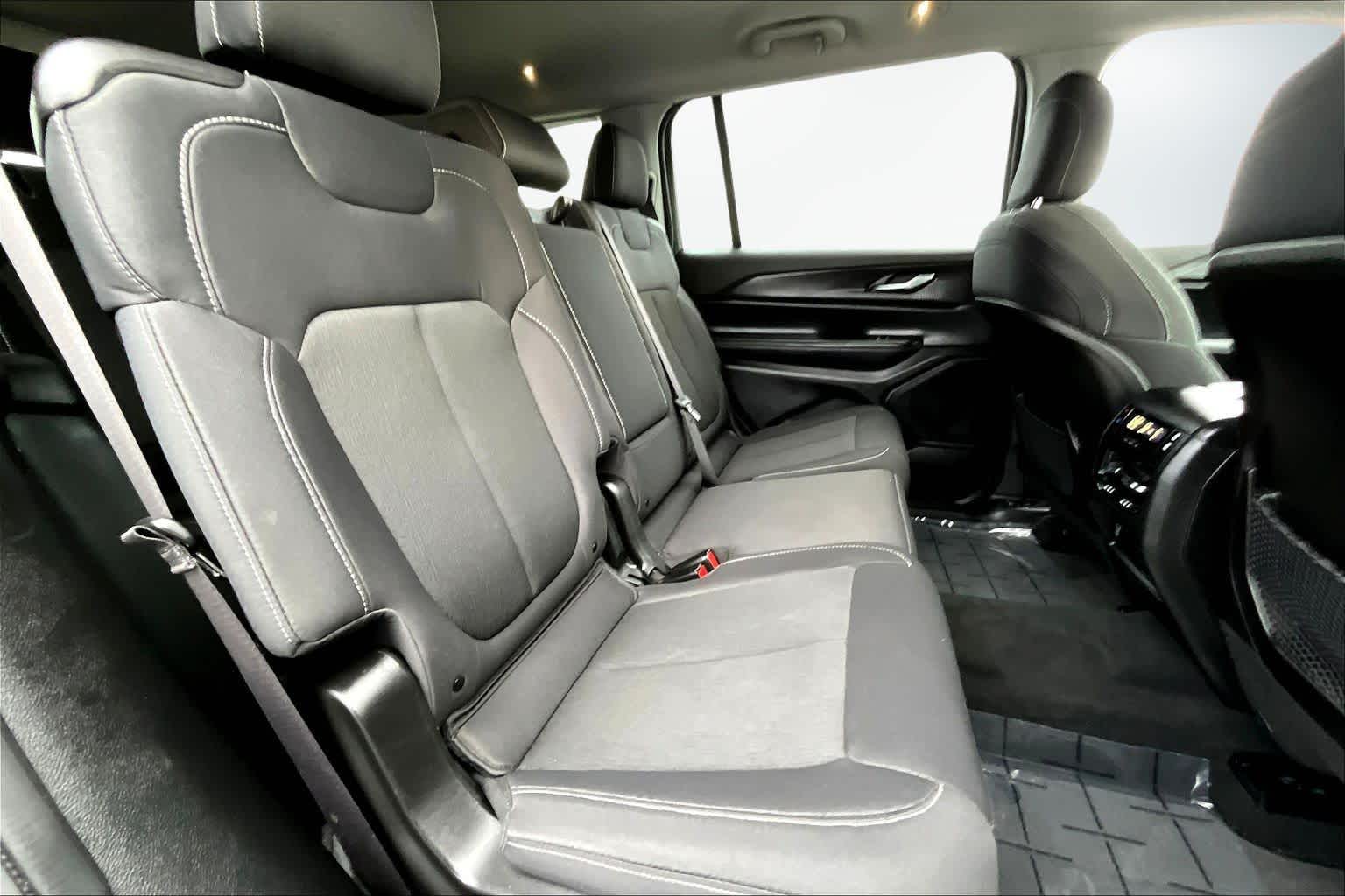 Thumbnail: 2023 Jeep Grand Cherokee - 30