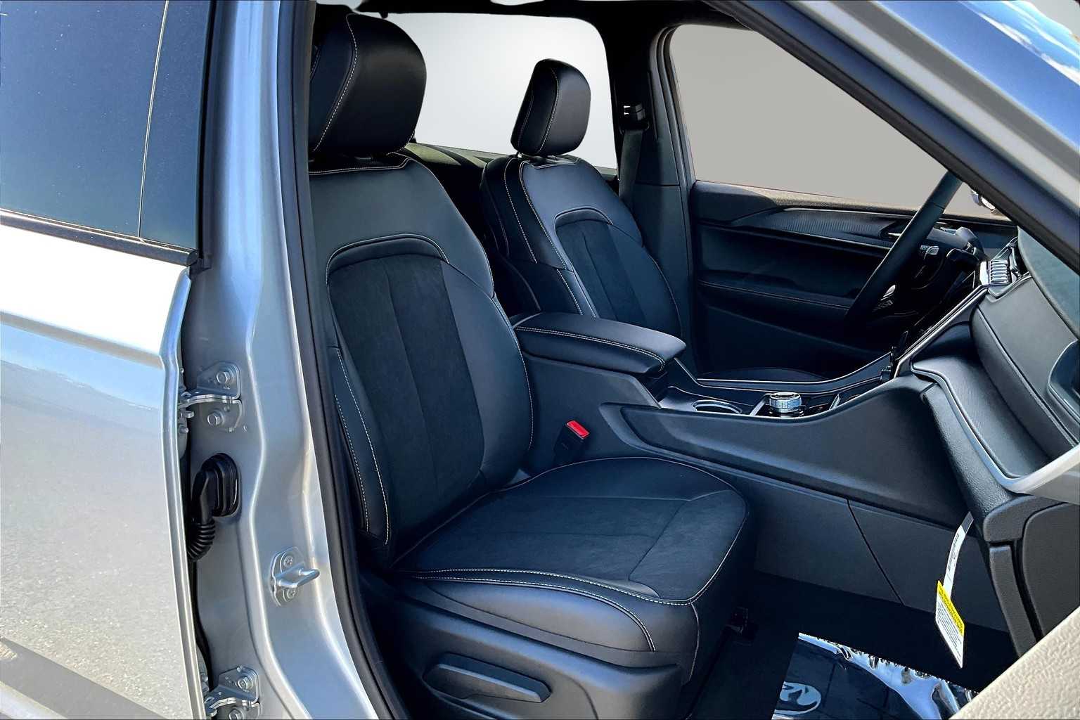 Thumbnail: 2025 Jeep Grand Cherokee - 14