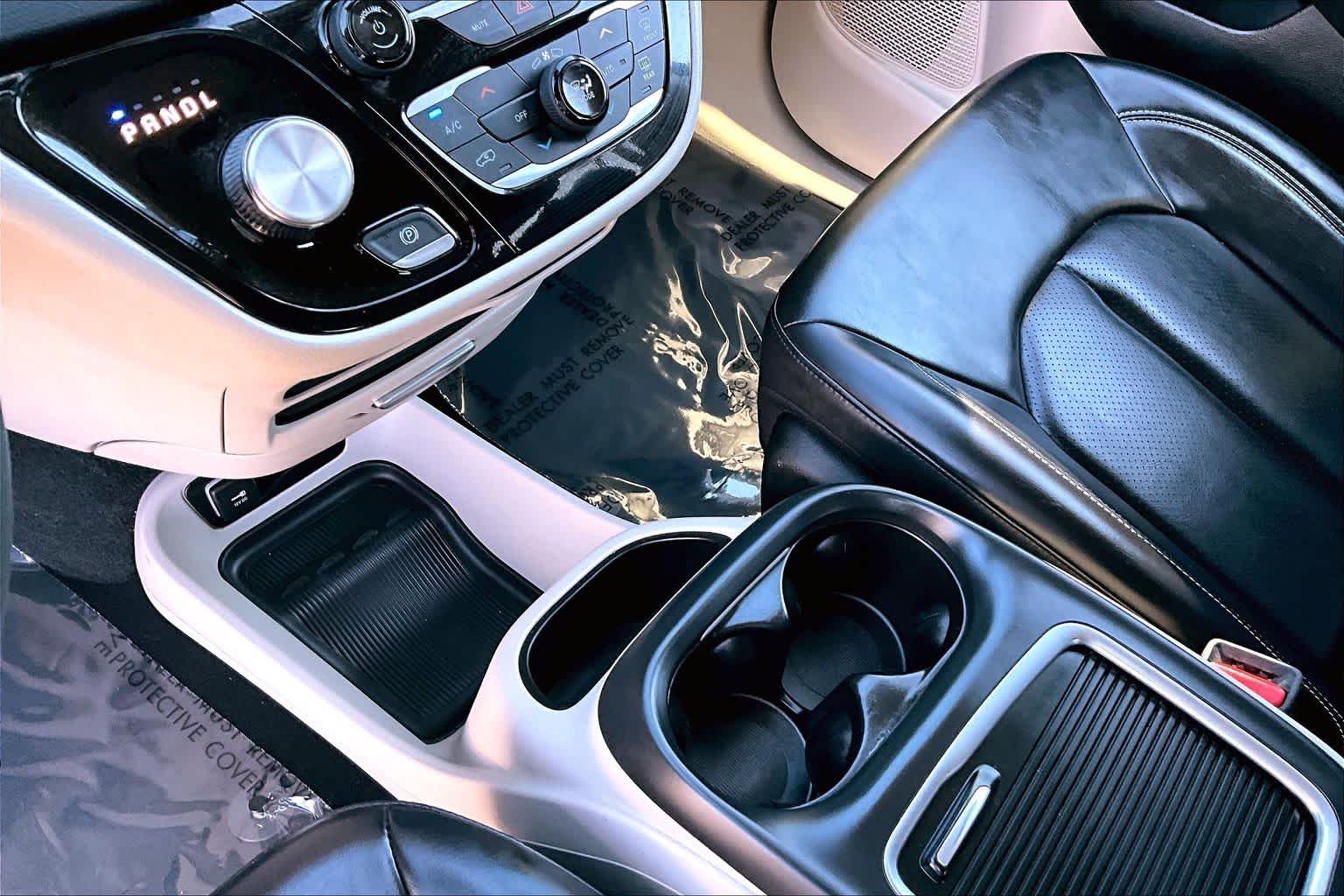 Thumbnail: 2023 Chrysler Pacifica - 14